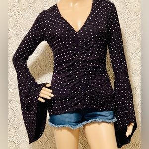 Flair sleeve black polka dot top🖤🤍✨